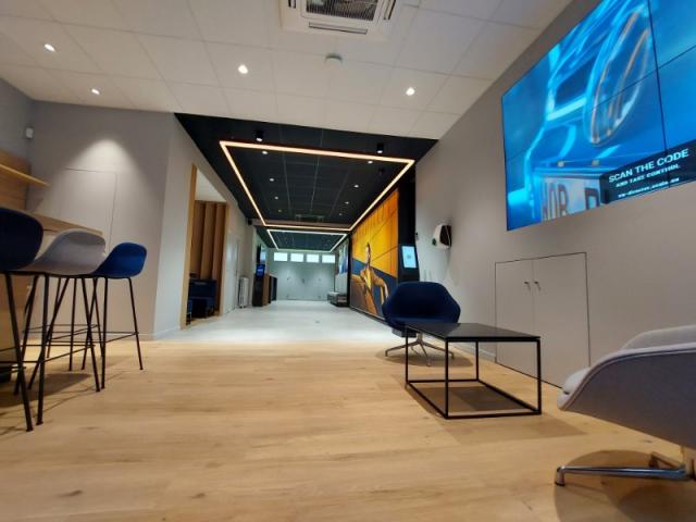 Aménagement d’un magasin automobile à Rouen – Agencement intérieur professionnel sur mesure