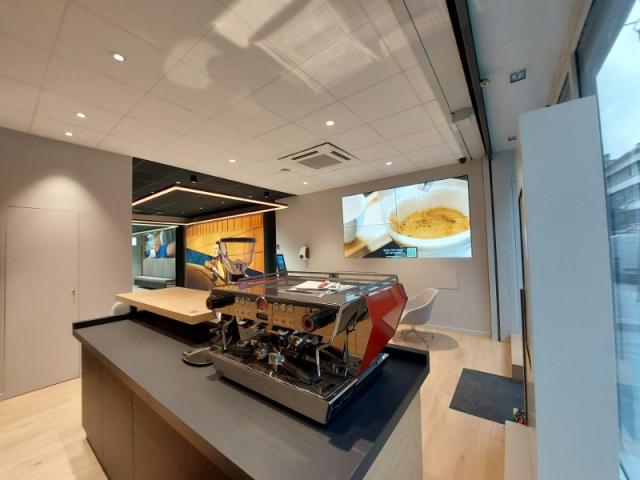 Aménagement d’un magasin automobile à Rouen – Agencement intérieur professionnel sur mesure
