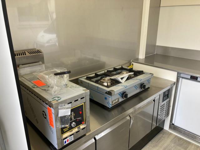 Aménagement sur mesure d'un foodtruck de cuisine traditionnelle à Caen