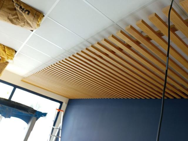 Aménagement d’un magasin de fleurs à Caen : faux plafond, verrière et claustra bois
