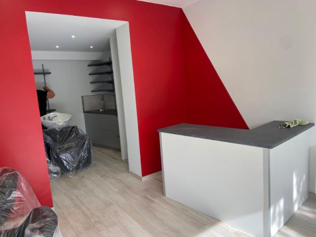 Aménagement d’un salon de coiffure à Argences – Agencement professionnel sur mesure en Normandie