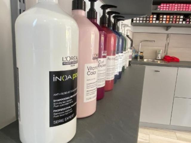 Aménagement d’un salon de coiffure à Argences – Agencement professionnel sur mesure en Normandie
